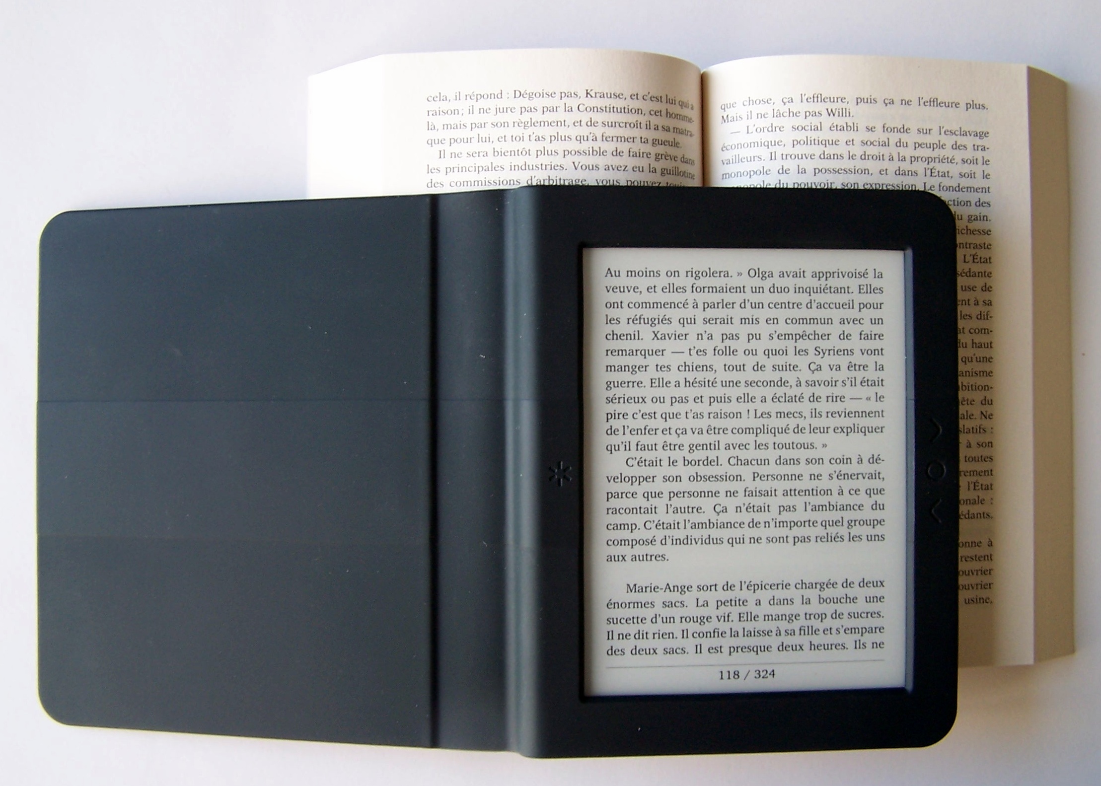 Kindle Paperwhite VS Bookeen Saga 
