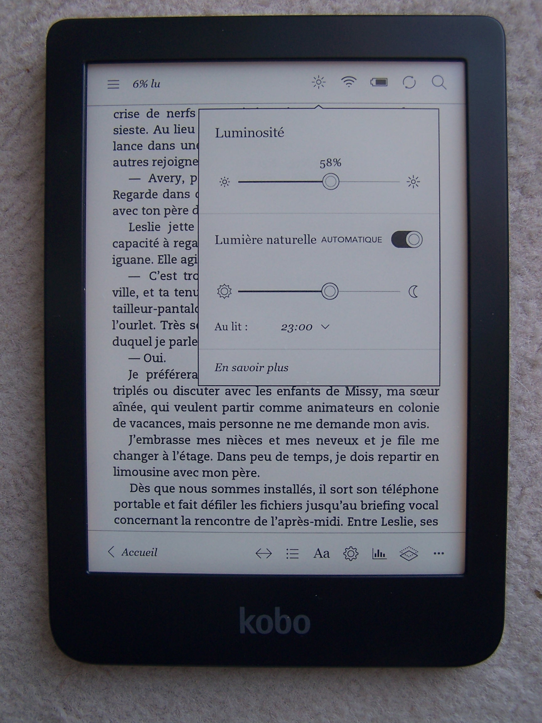 Kobo Nia | Liseuse eBook| Écran Tactile eInk Carta 6’’ Anti-Reflets |  Luminosité réglable | WiFi | Capacité 6000 eBooks